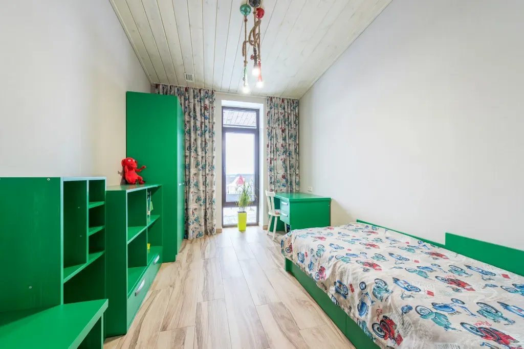 Jakie łóżko sprawdzi się w pokoju dziecięcym